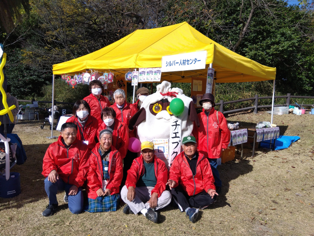 聚楽園公園もみじまつりにシルバーにじいろ市が出店しました！